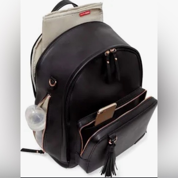 Skip Hop Greenwich Simply Chic Diaper Bag (Backpack) - Picture 8 of 10